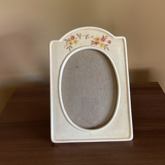 Vintage Ceramic Floral Victorian Cottage Picture Photo Frame for 5 x 7 Picture - Picture 2 of 6